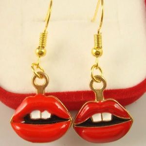 Lip shape earrings